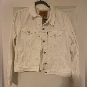 LEVI’S JEAN JACKET WITH TAGS